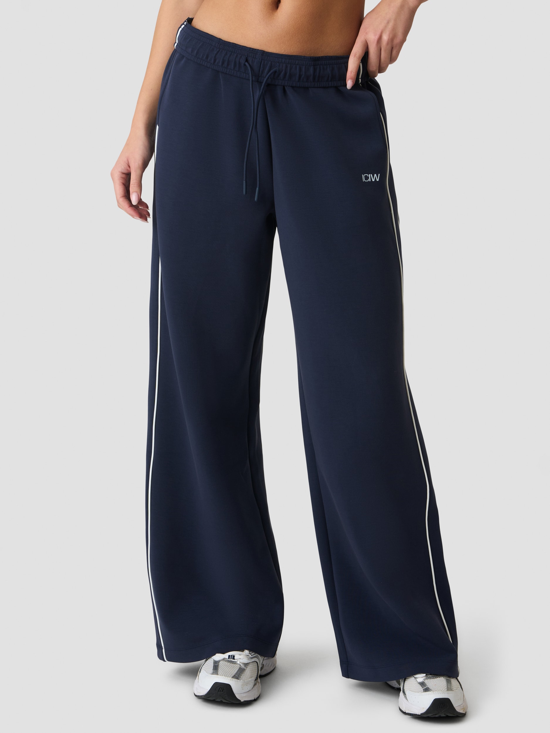 
ICANIWILL, 
W CONTRAST STRAIGHT LEG PANTS, 
Detail 1
