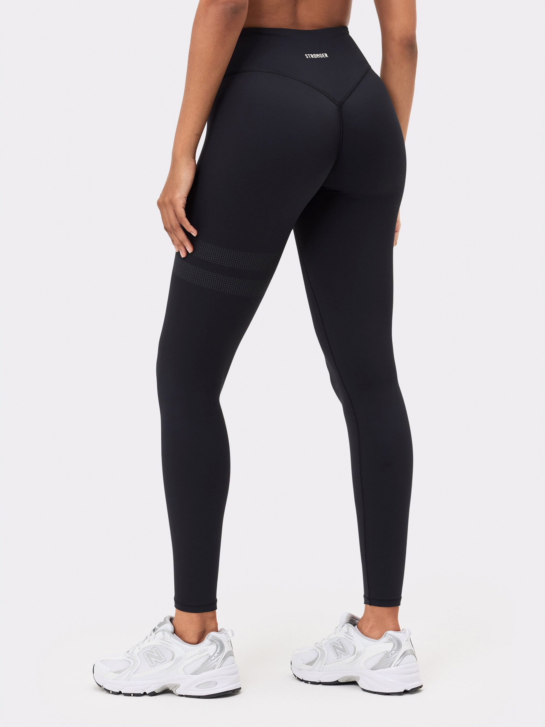 
STRONGER, 
THE SIGNATURE ONE CONTOUR LEGGINGS, 
Detail 1
