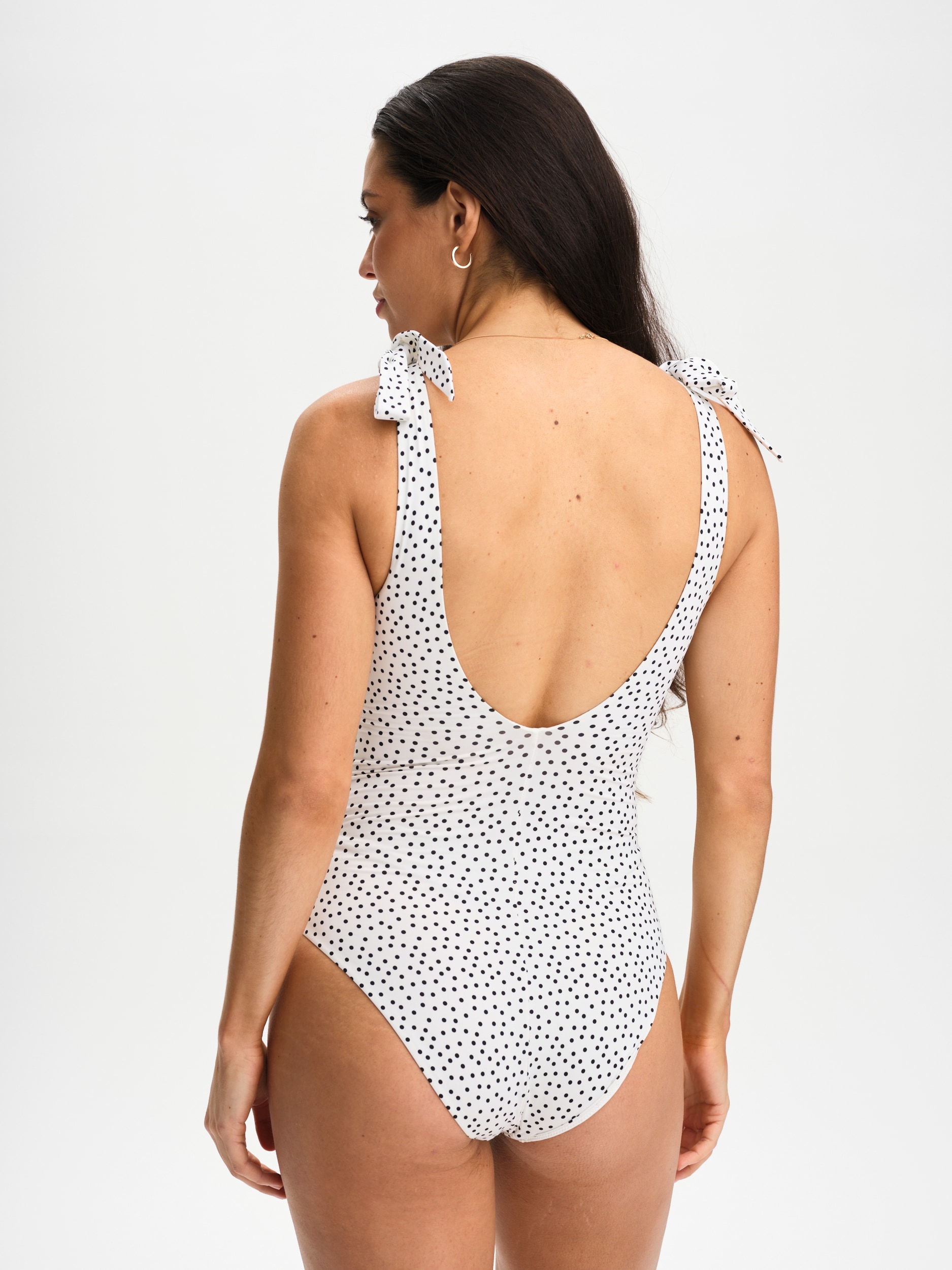 SOC, W BEACH BOW SUIT