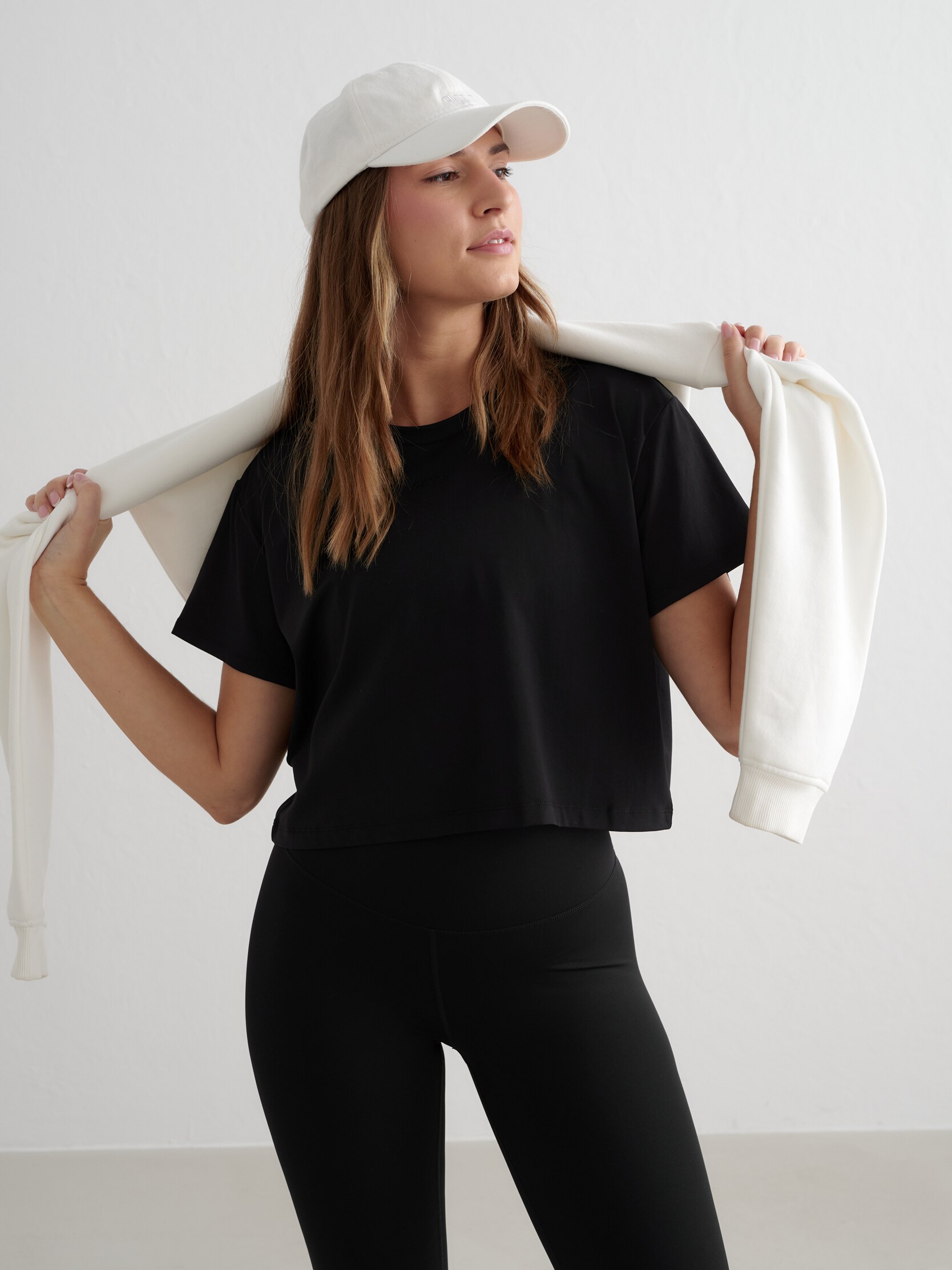 
AIM&acute;N, 
Essence Relaxed T-shirt, 
Detail 1
