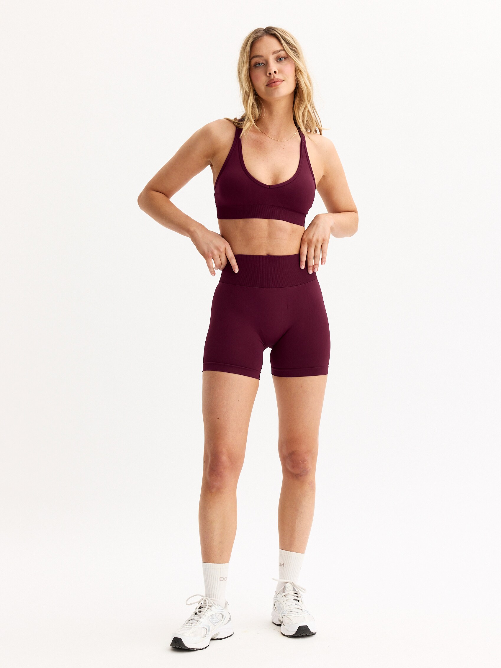 DROP OF MINDFULNESS, SIGNATURE SEAMLESS V SHAPE BRA