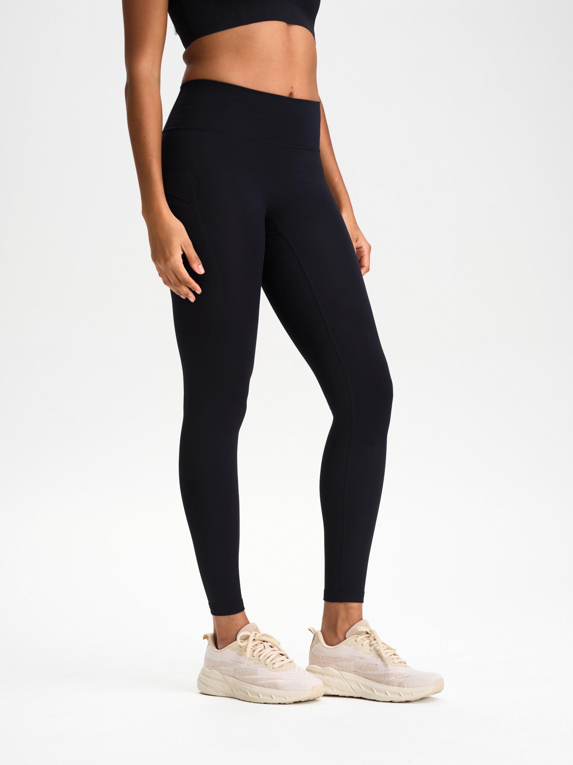 
SOC, 
W SOFT FITNESS POCKET TIGHTS, 
Detail 1

