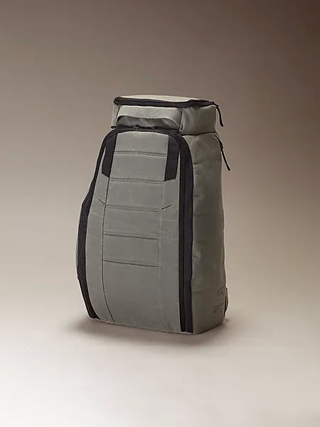 388134107101 DB Hugger Backpack 30L 388134107101 DB Hugger Backpack 30L Model01 Detail