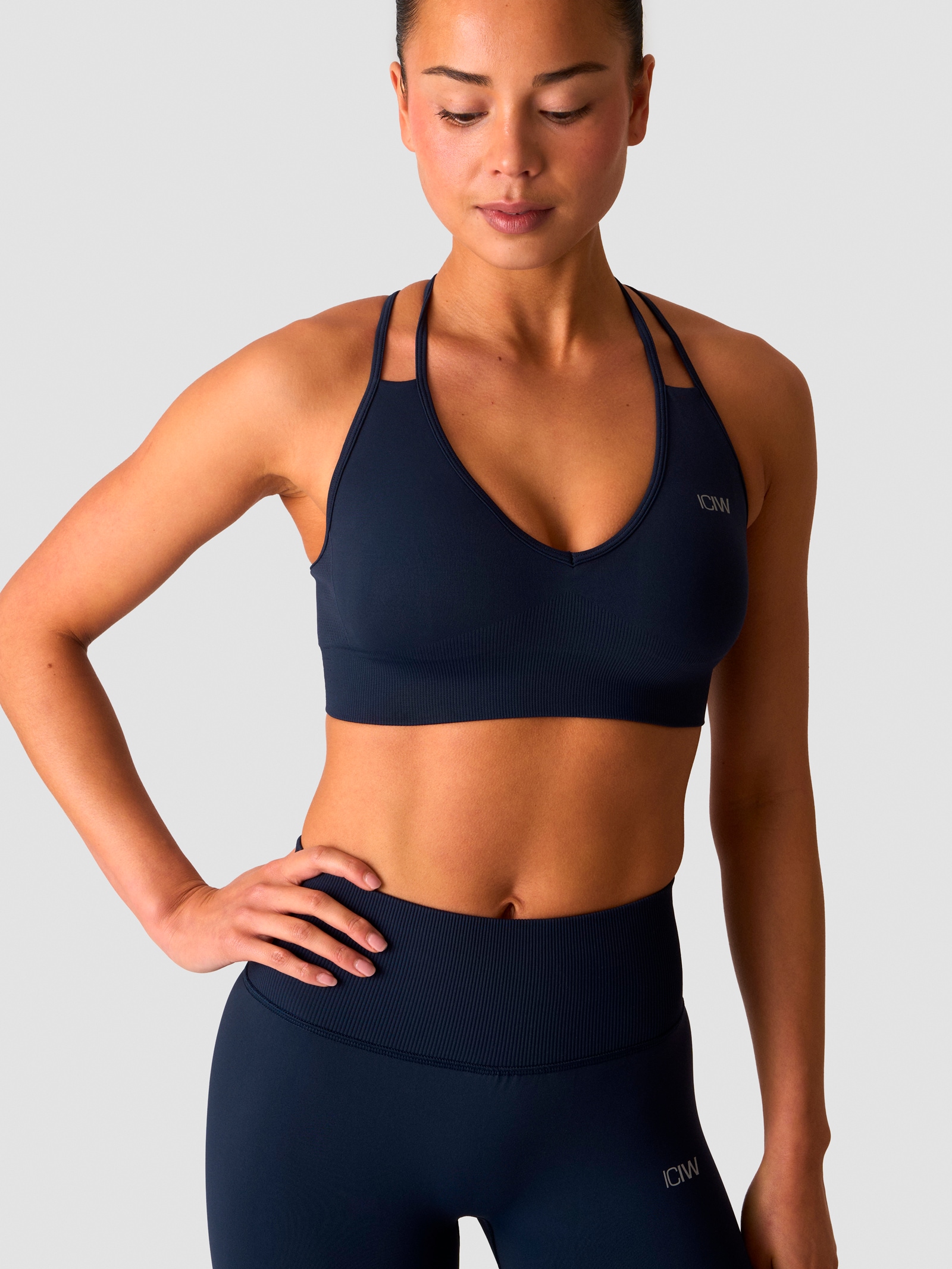 
ICANIWILL, 
Define Seamless V-shape Sports Bra W, 
Detail 1
