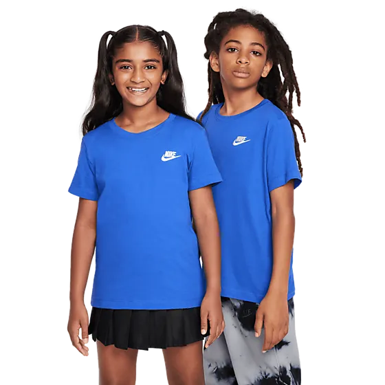 705913105101 NIKE  Nike Sportswear Big Kids' T-Shirt 705913105101 NIKE Nike Sportswear Big Kids' T-Shirt  Model01 Detail