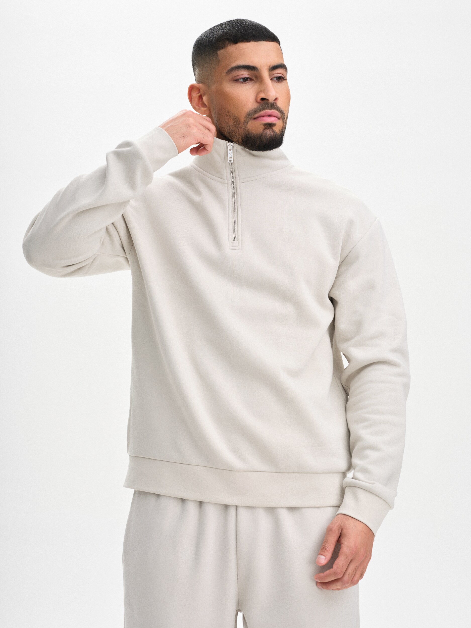 
SOC, 
M CORE HALF ZIP, 
Detail 1

