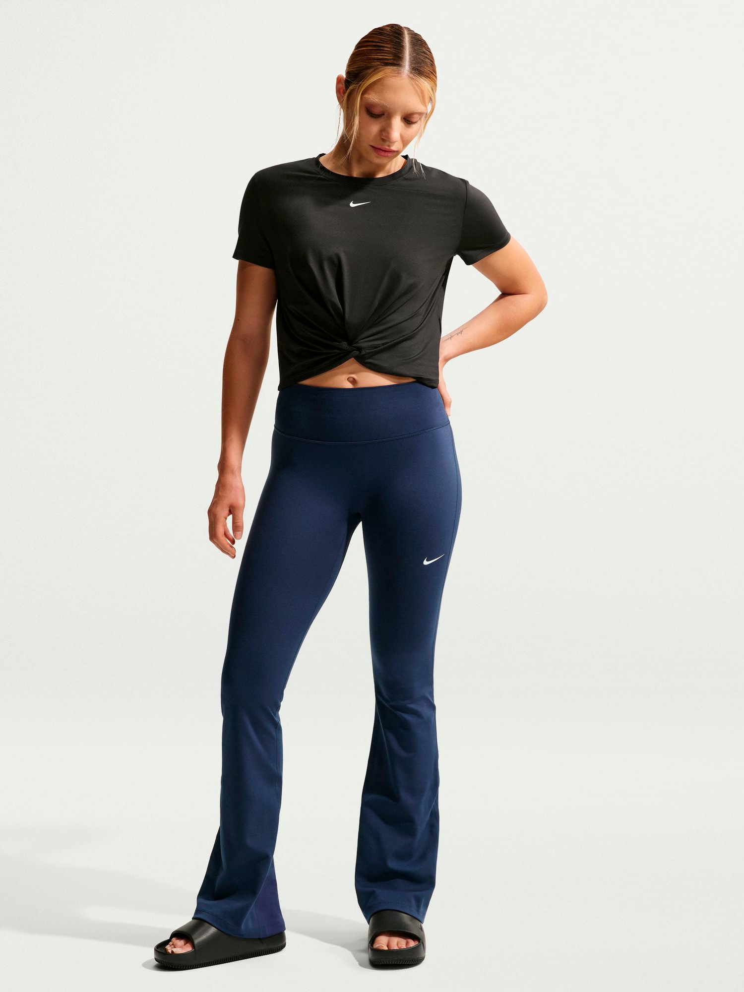 
NIKE, 
NIKE ONE WOMEN'S HIGH-WAISTED FLARE, 
Detail 1
