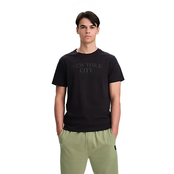 401818105101 SOC M Graphic Tee 401818105101 SOC M Graphic Tee Model01 Detail