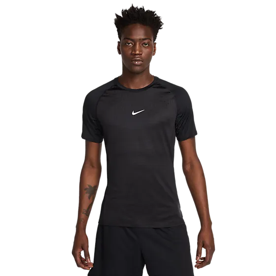 403181101101 NIKE M Np Breathe Slim Ss Top 403181101101 NIKE M Np Breathe Slim Ss Top Model01 Detail