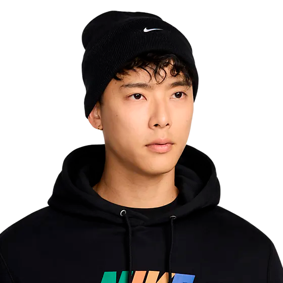 405554101101 NIKE Nike Peak Swoosh Beanie 405554101101 NIKE Nike Peak Swoosh Beanie Model01 Detail