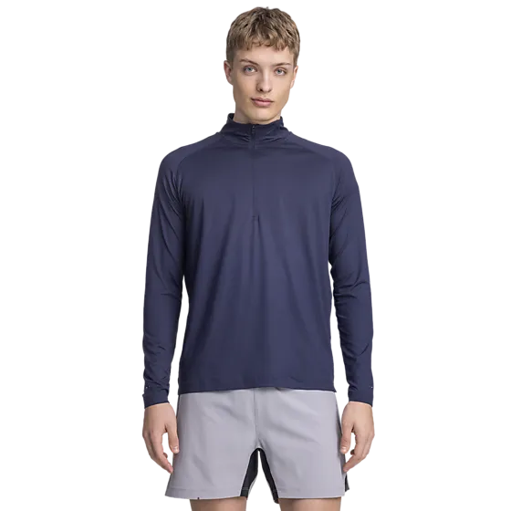 400114102101 SOC M Run Light Half Zip 400114102101 SOC M Run Light Half Zip Model01 Detail