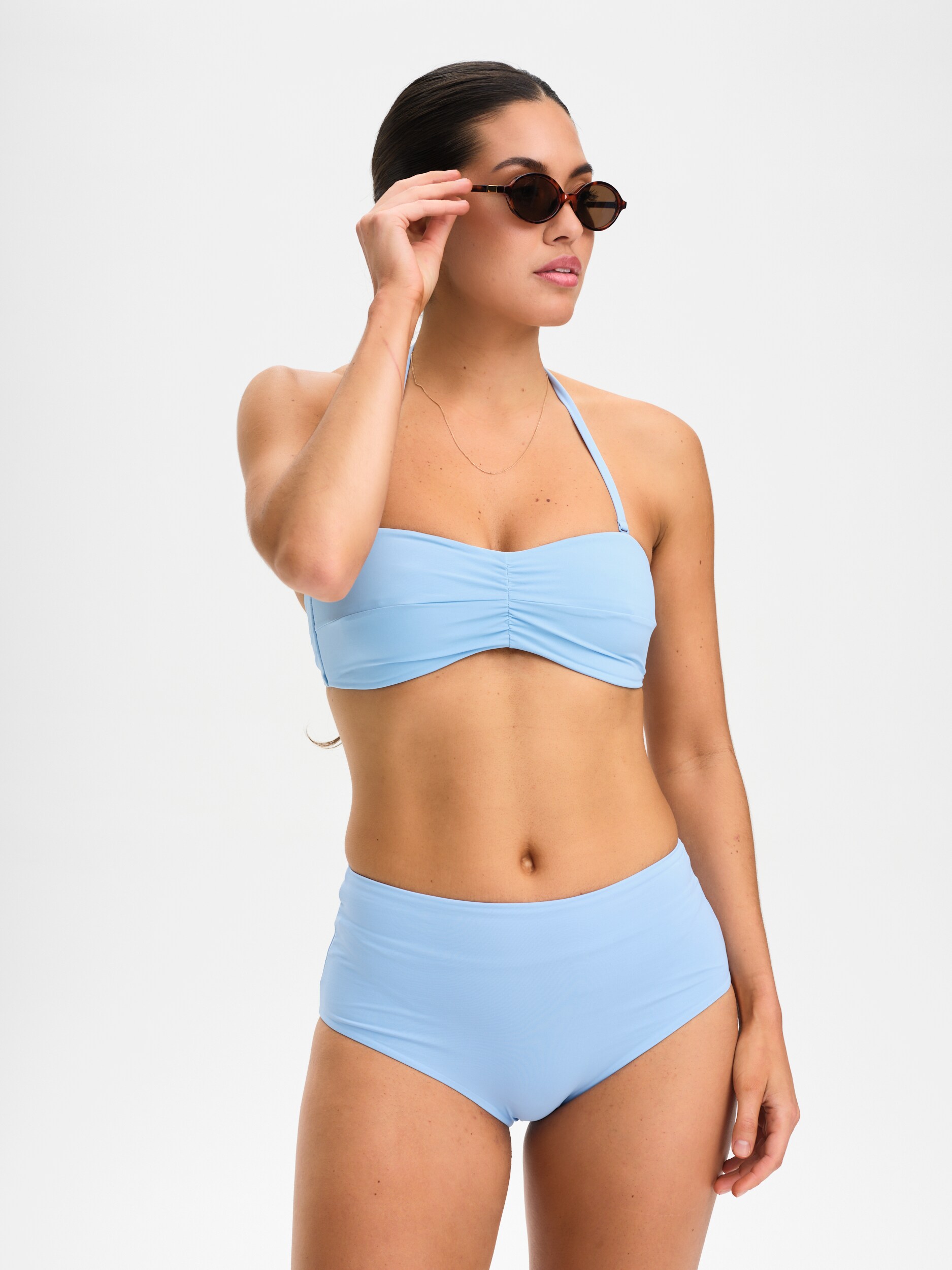 
SOC, 
W BEACH BANDEAU, 
Detail 1
