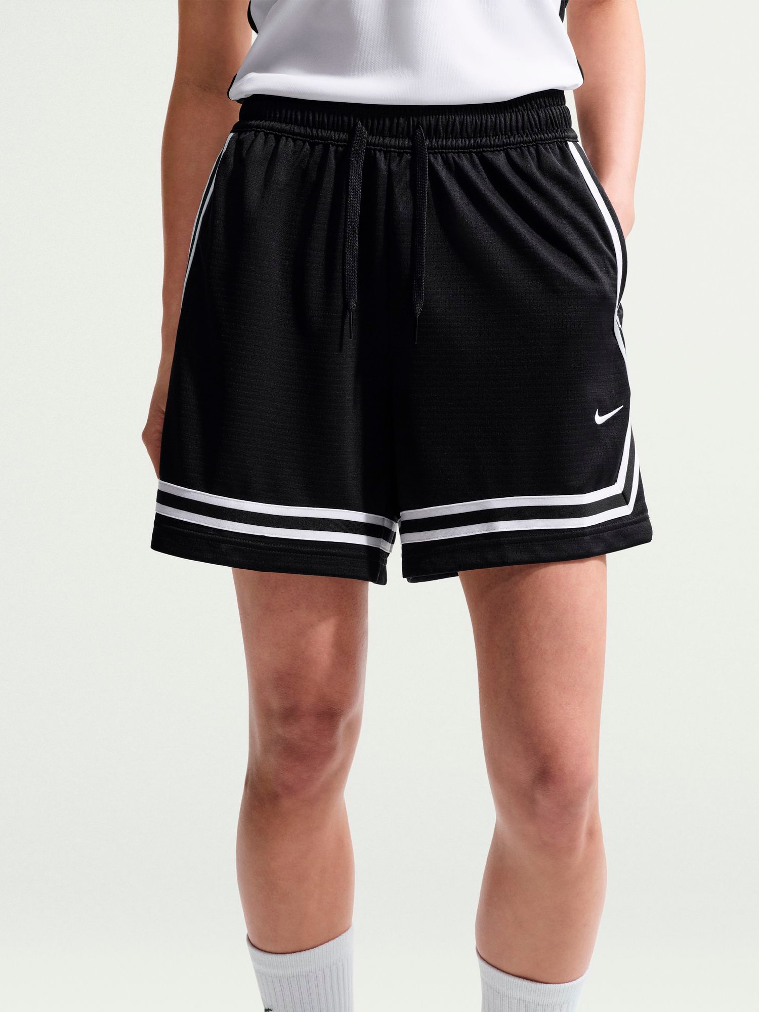 
NIKE, 
NIKE CROSSOVER WOMEN'S DRI-FIT 5" B, 
Detail 1
