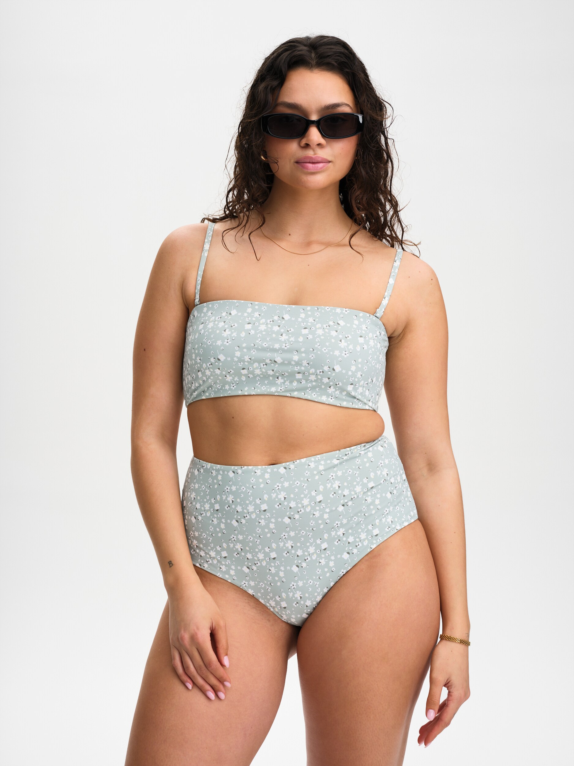 
SOC, 
W Beach High Brief, 
Detail 1
