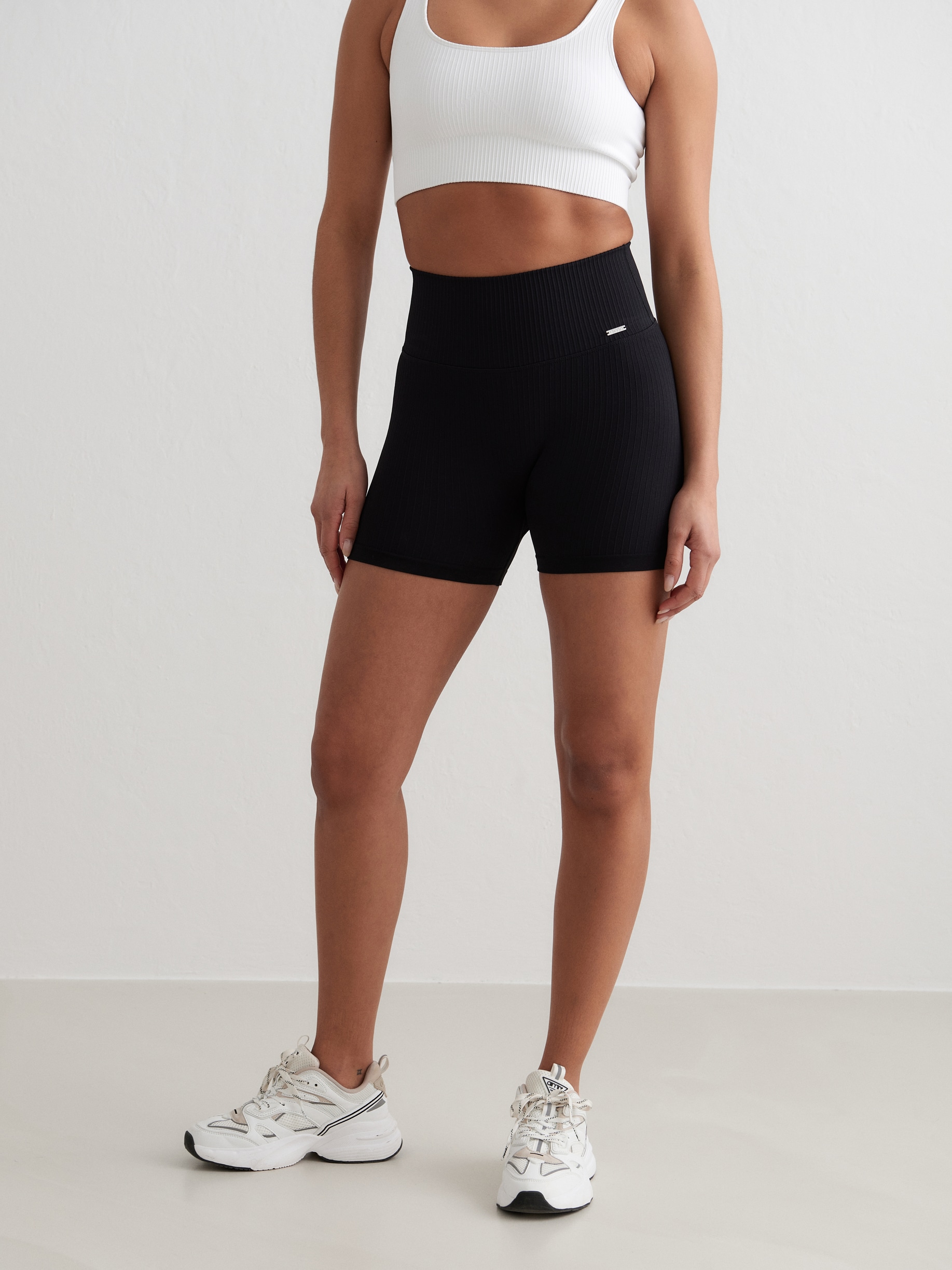 
AIM&acute;N, 
W RIBBED SEAMLESS MIDI BIKER SHORTS, 
Detail 1
