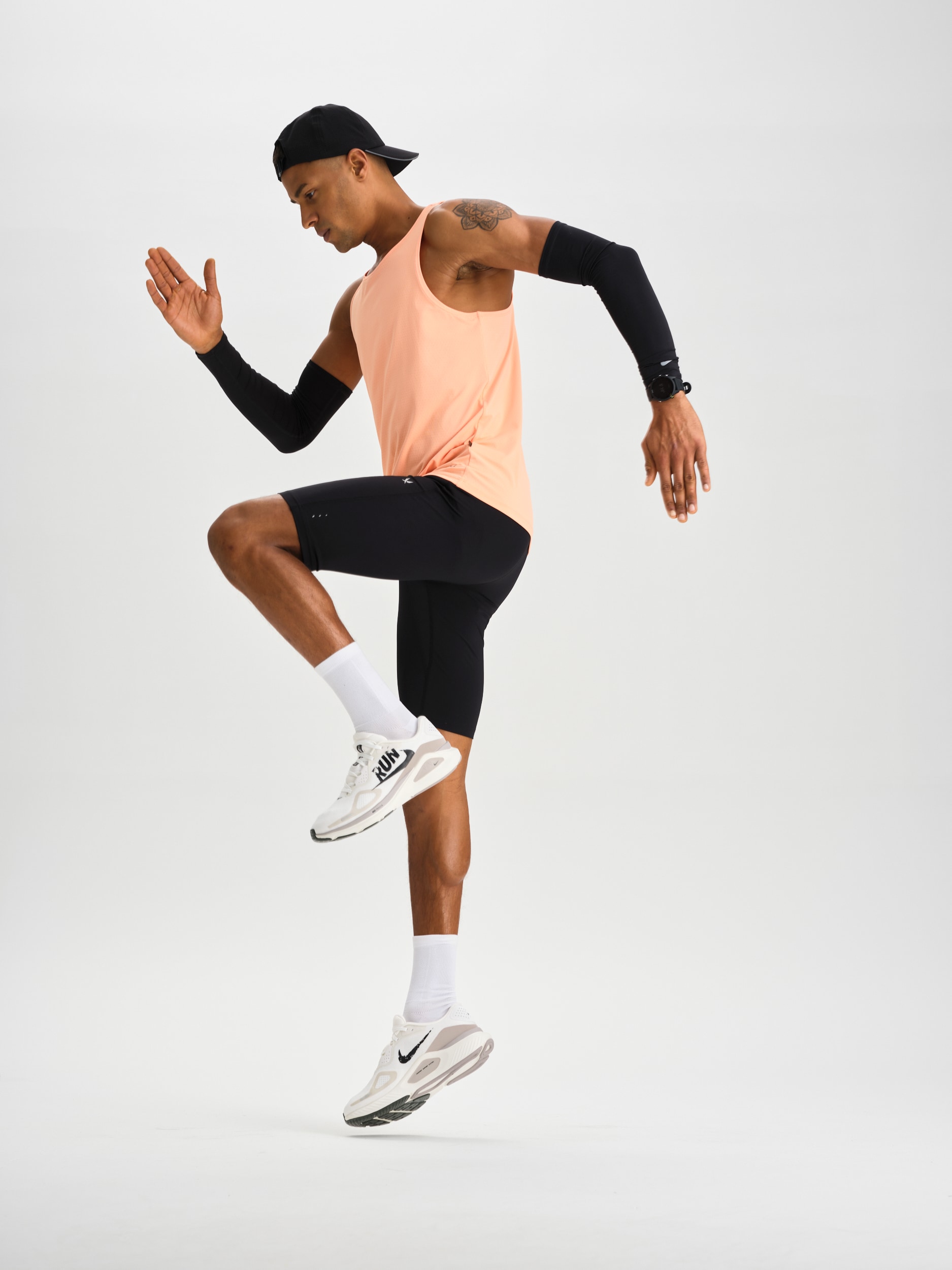 SOC, M RUN AIRY SINGLET