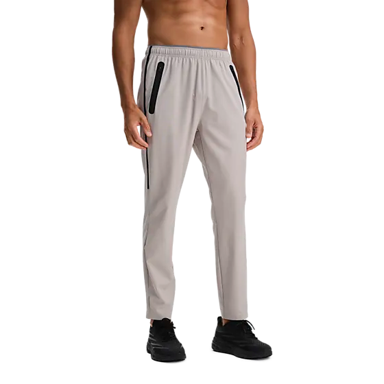 395516103101 SOC M Woven Active Pant 395516103101 SOC M Woven Active Pant Model01 Detail