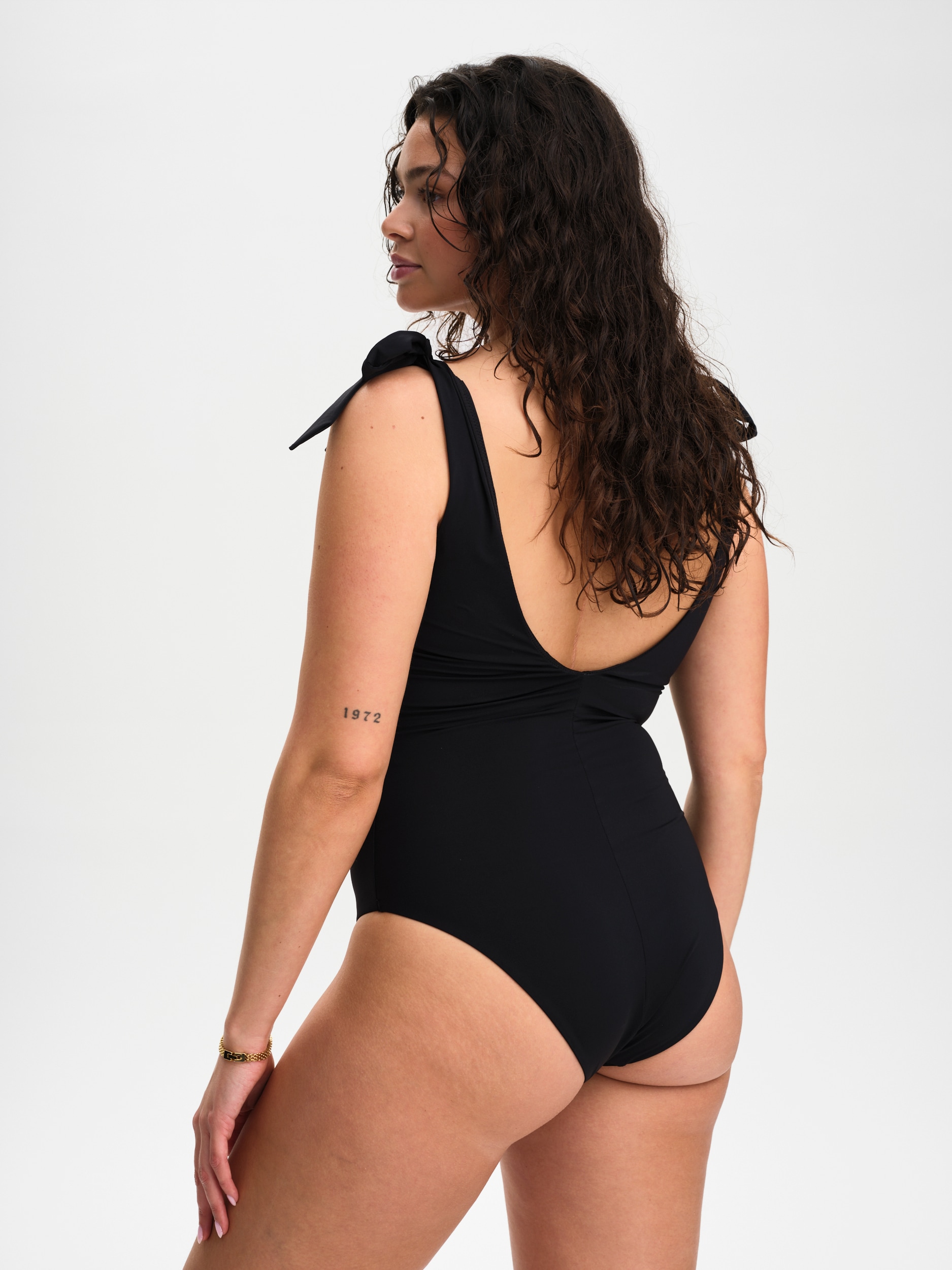 SOC, W BEACH BOW SUIT