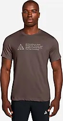 M ACG DF TEE STD TRAIL LOGO - IRONSTONE Model01 Small1x1