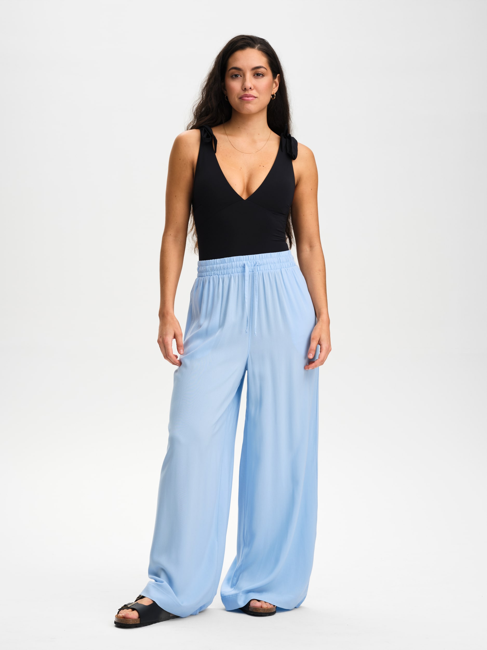 SOC, W BEACH BOW SUIT