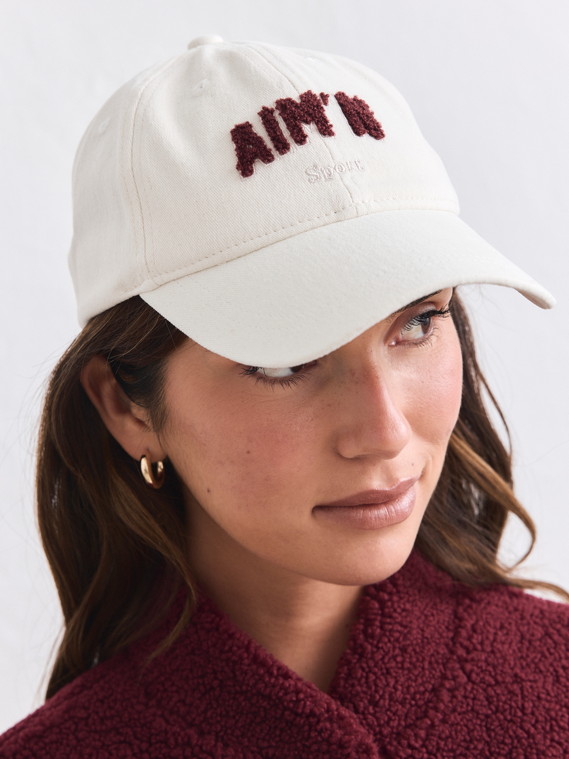 
AIM&acute;N, 
W CAMPUS CAP, 
Detail 1
