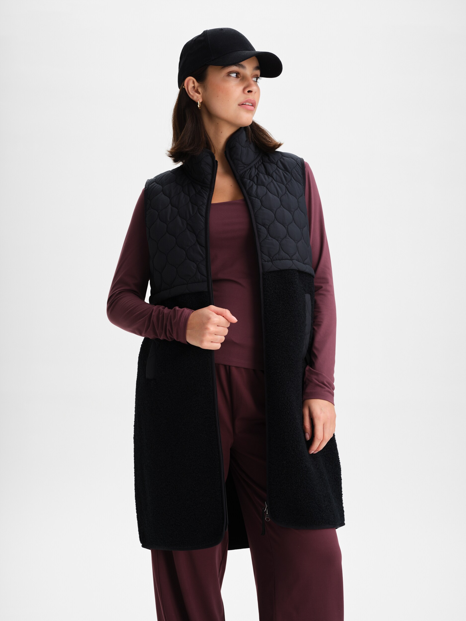 
SOC, 
W Out Long Vest, 
Detail 1
