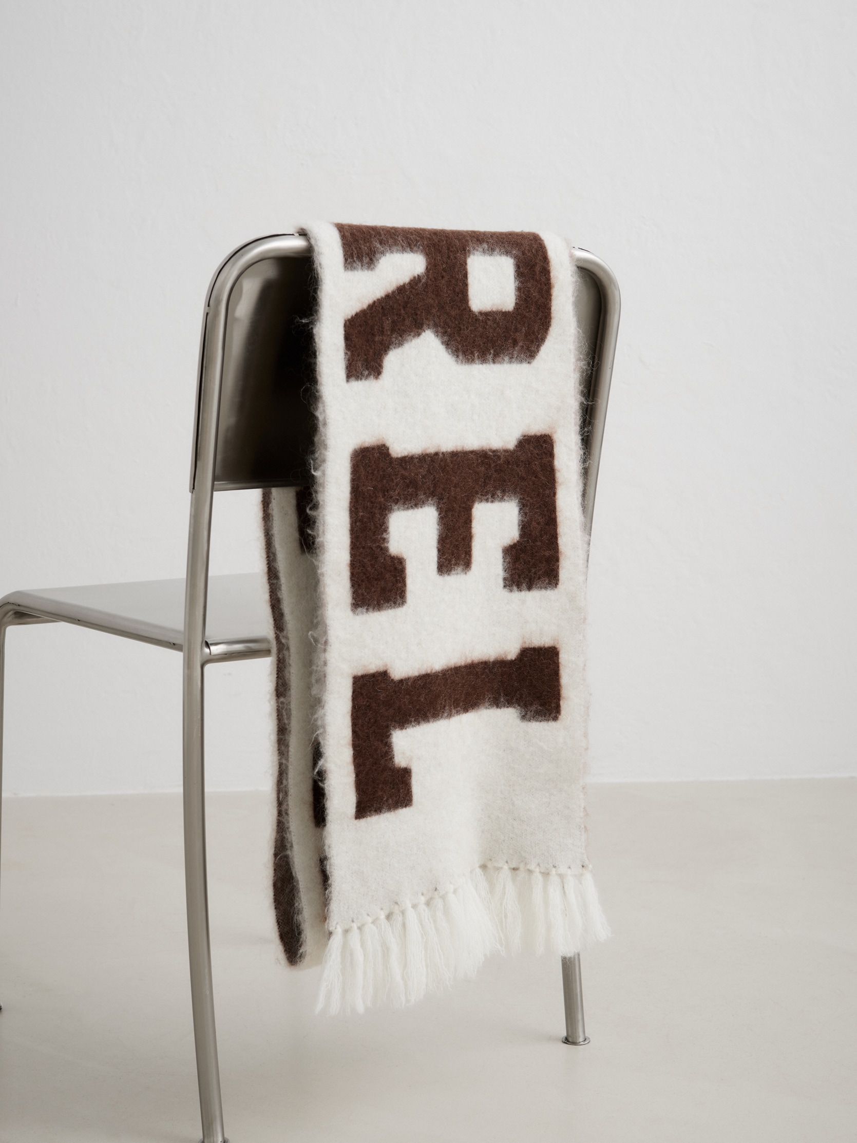 AIM&acute;N, COLLEGE KNIT SCARF