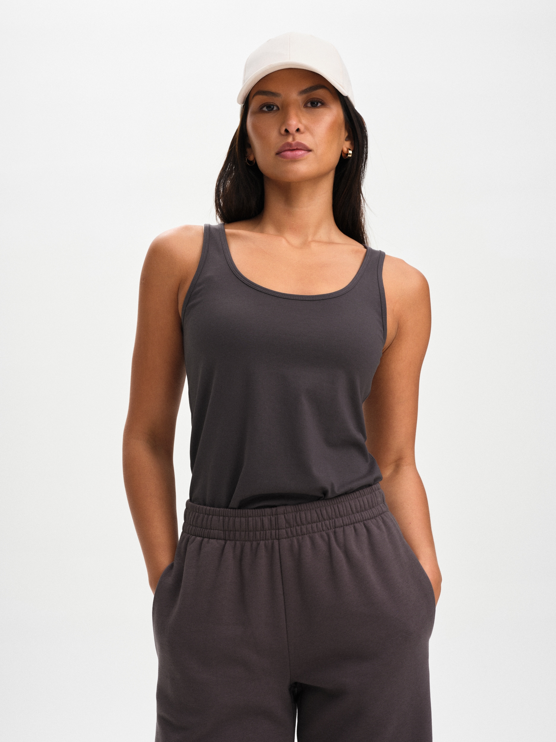 
SOC, 
W SLIM FIT SINGLET, 
Detail 1

