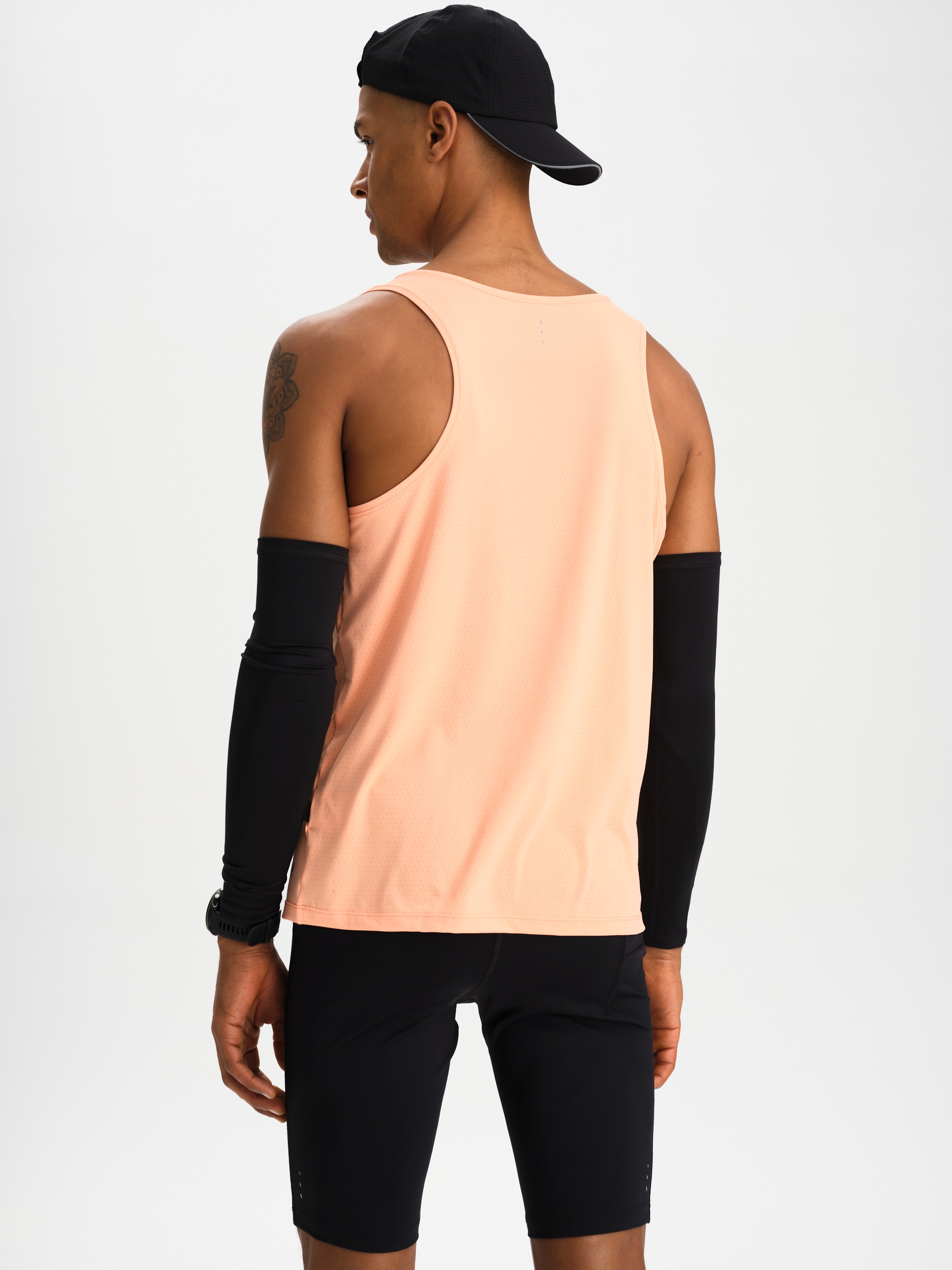 SOC, M RUN AIRY SINGLET