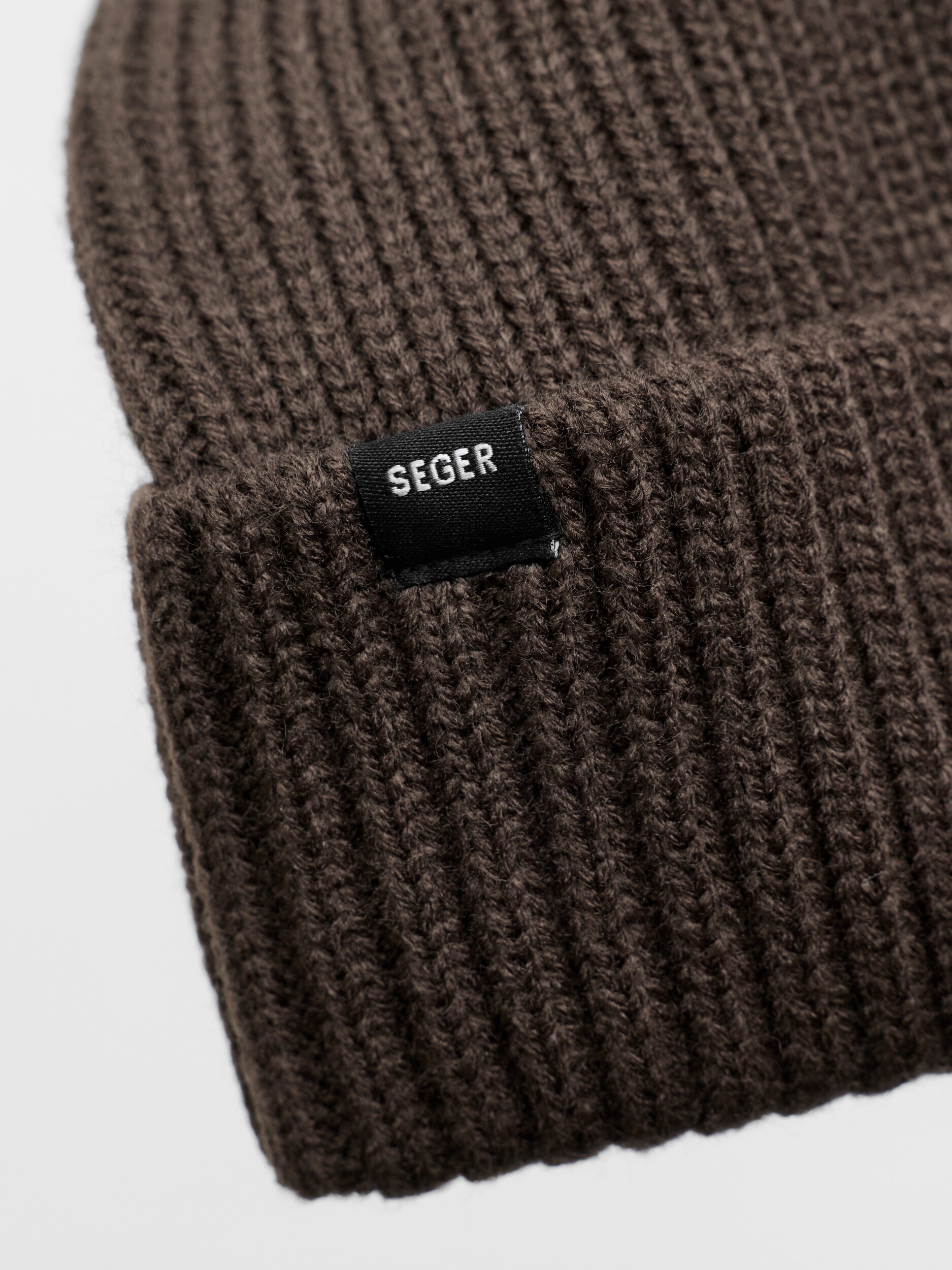 SEGER, RIBBED BEANIE W EMBRODERY SR