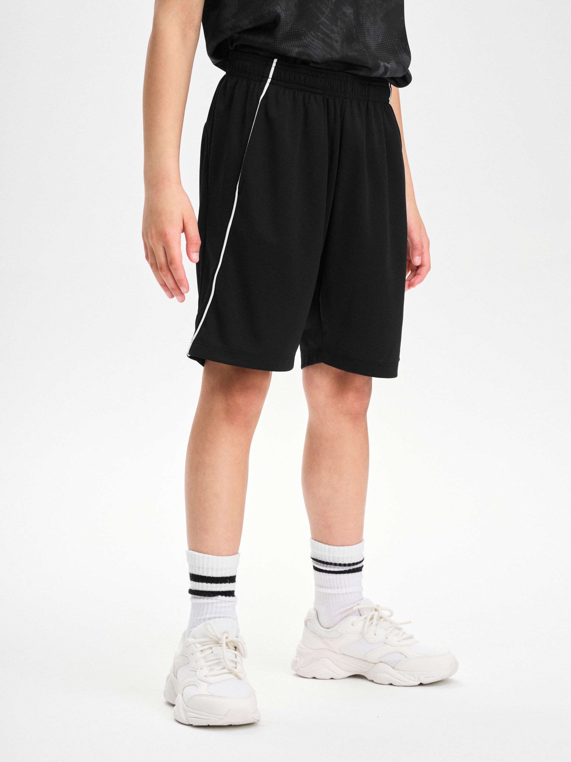 
SOC, 
J BTS TRAIN SHORTS, 
Detail 1
