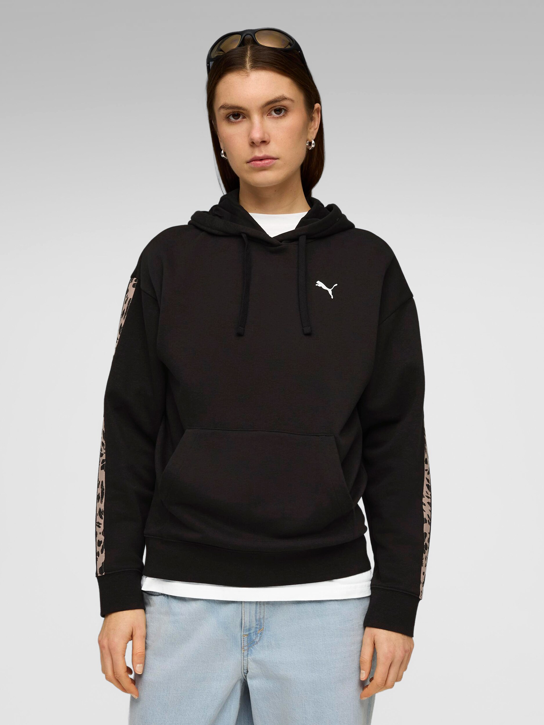 
PUMA, 
ESS GRAPHIC HOOD W, 
Detail 1
