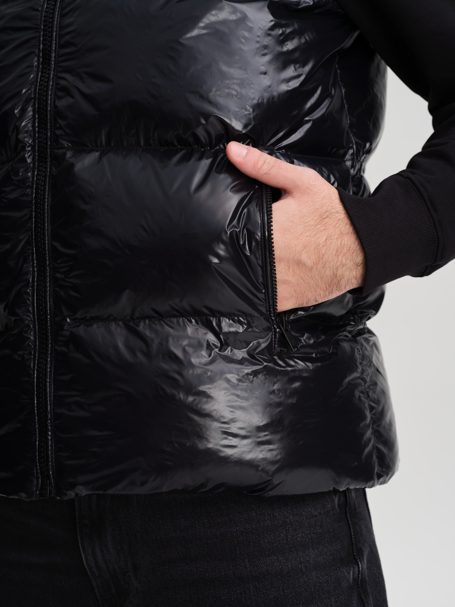 EVEREST, M Priel Vest