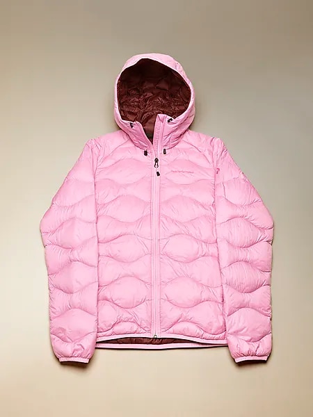 401728106101 PEAK PERFORMANCE W Helium Down Hood Jacket 401728106101 PEAK PERFORMANCE W Helium Down Hood Jacket Model01 Detail