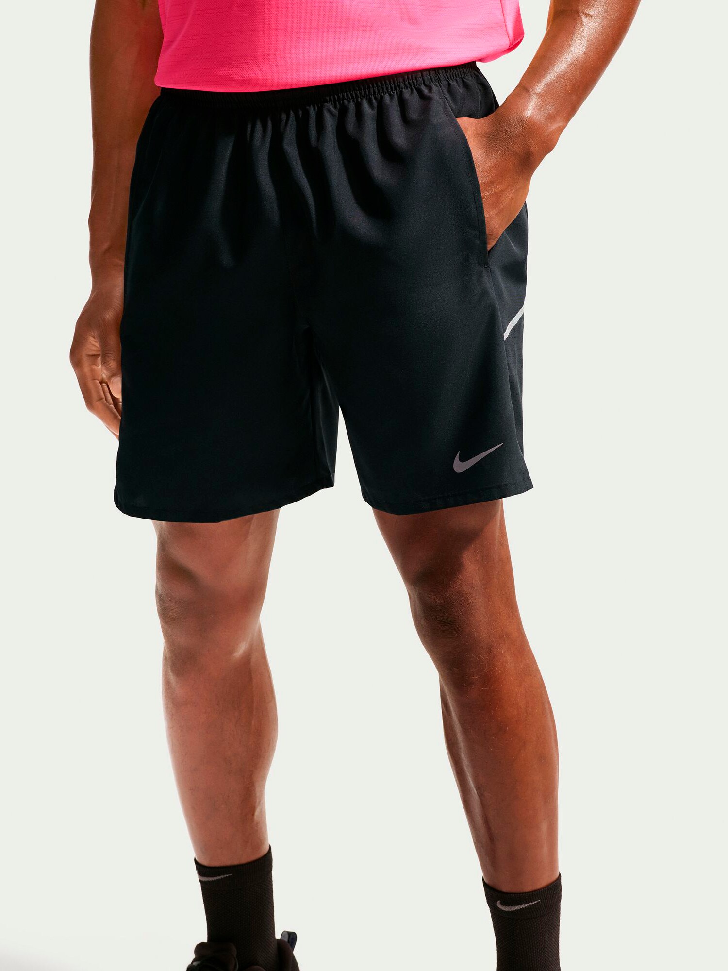 
NIKE, 
M NIKE MILER DRI-FIT SHORTS 7" UNLINED RUNNING SHORTS, 
Detail 1

