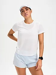 W Run Mesh Tee - SOFT WHITE Model01 Small1x1